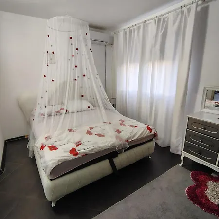 Katata Spacious House Floor With Terraces, 3 Bedrooms, Parking,wi-fi Apartment *