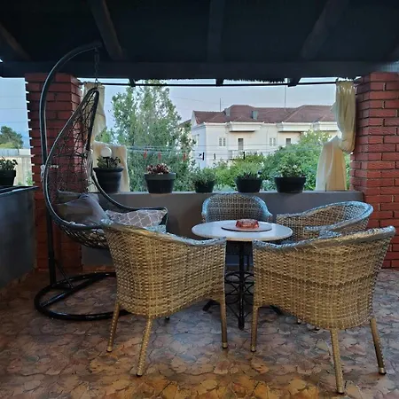 Katata Spacious House Floor With Terraces, 3 Bedrooms, Parking,wi-fi بودغوريتْسا