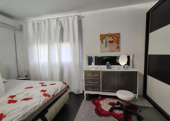 Katata Spacious House Floor With Terraces, 3 Bedrooms, Parking,wi-fi Podgorica