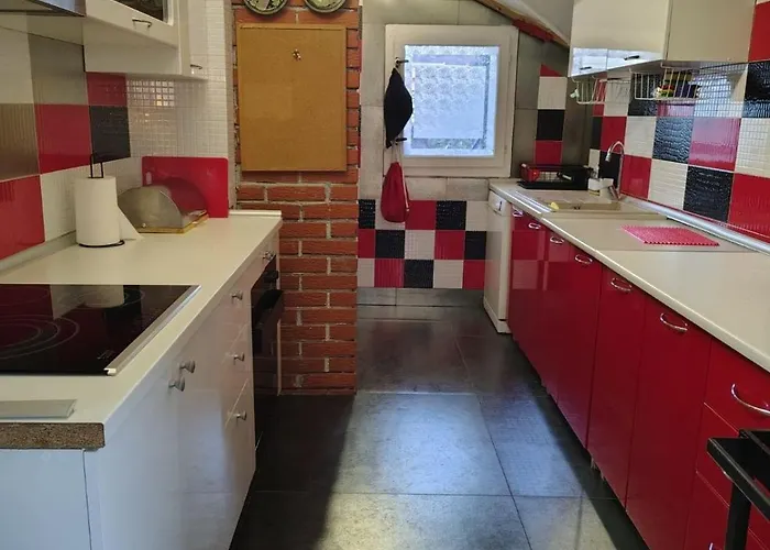 Katata Spacious House Floor With Terraces, 3 Bedrooms, Parking,wi-fi Podgorica